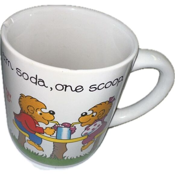 The Berenstain Bears Coffee or Tea Mug Mama, Papa , Brother and Sister Bear 1987 - Picture 4 of 7